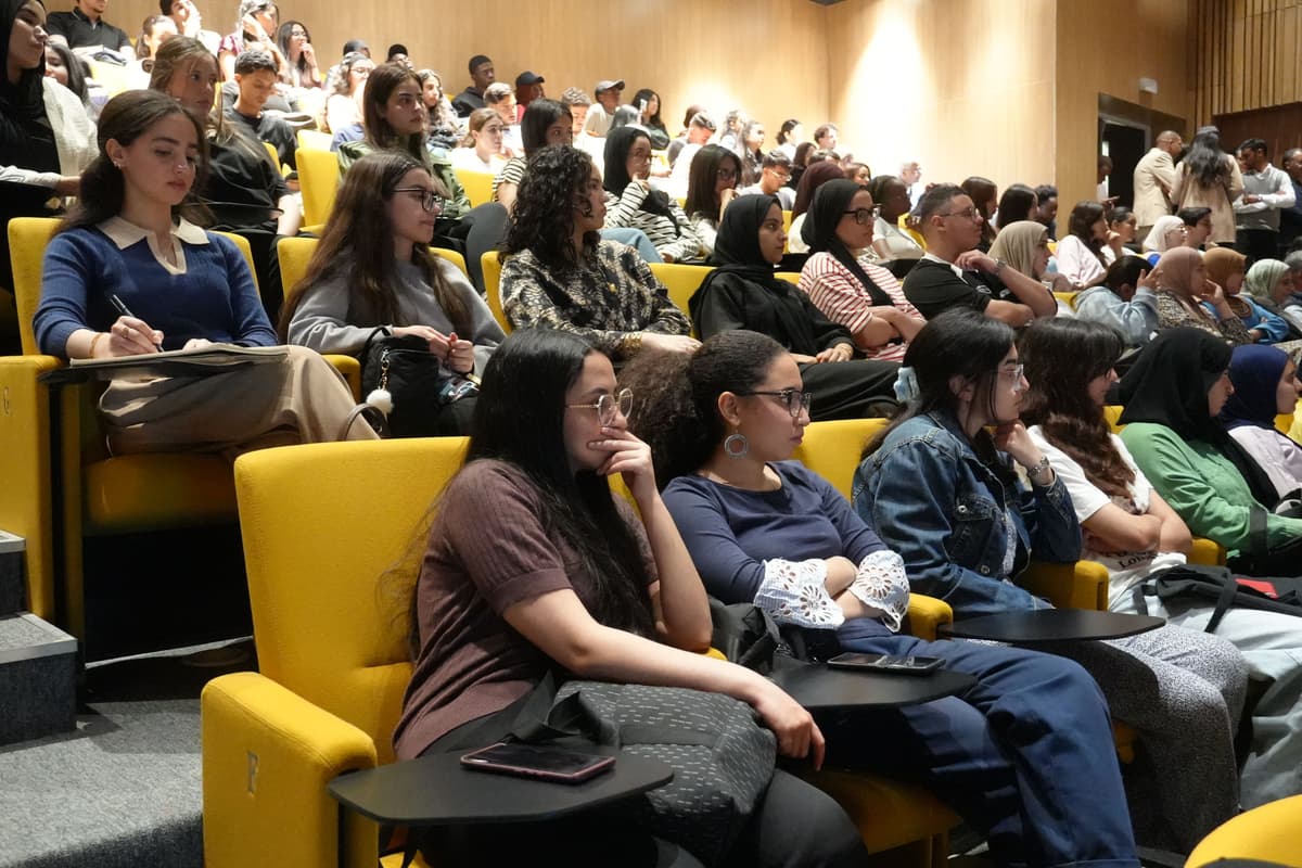 Journée internationale des infirmières : conférence consacrée à la formation des professionnels de santé de demain