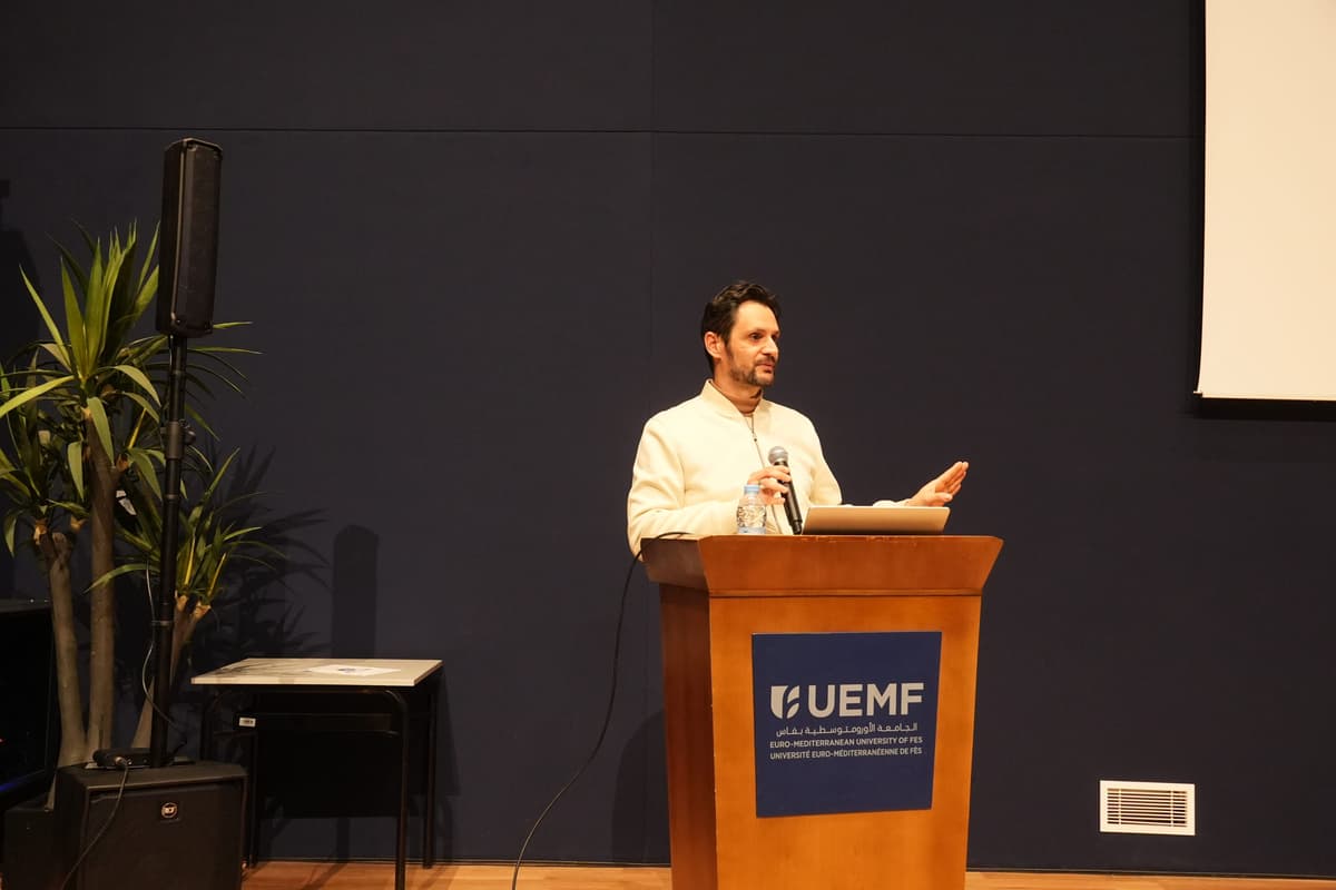 Platon et l’éthique citoyenne : conférence du Dr. Rachid Achachi