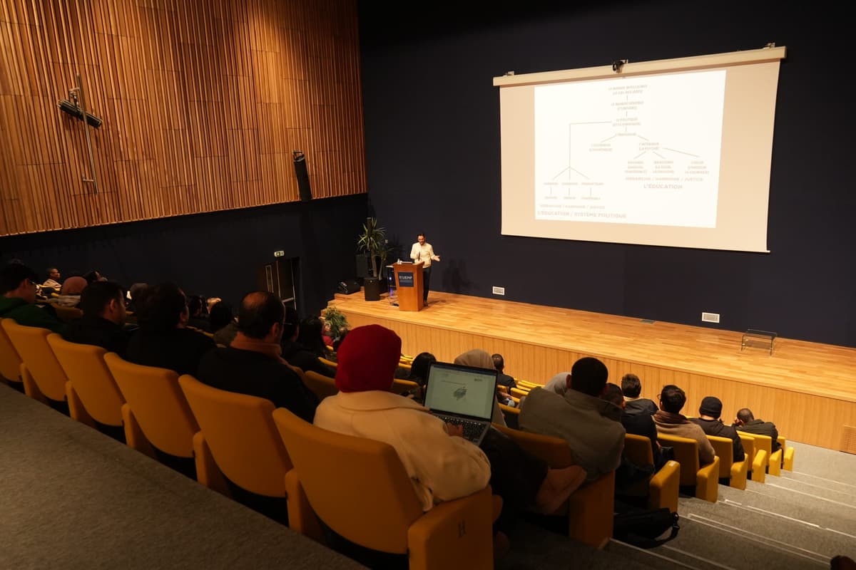 Platon et l’éthique citoyenne : conférence du Dr. Rachid Achachi