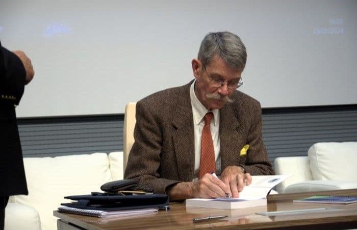 Conférence de Bernard LUGAN : "la colonisation et les amputations territoriales du Maroc"