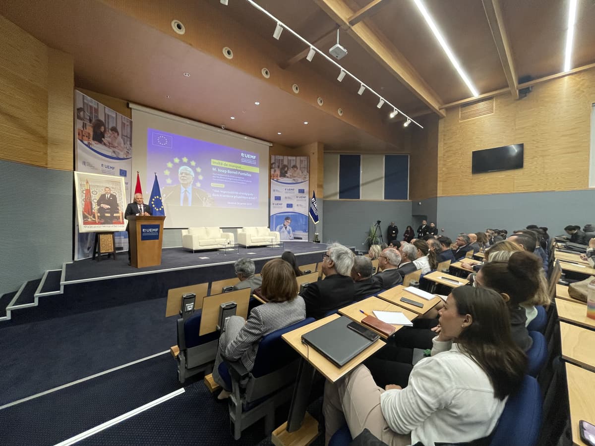 Le Haut représentant de l'UE pour les affaires étrangères, Josep Borrell, se rend à l'UEMF 
