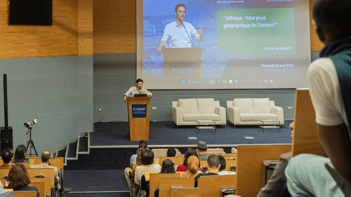 « L’Afrique : futur pivot géographique de l’histoire ? » Conférence de Dr. Rachid ACHACHI