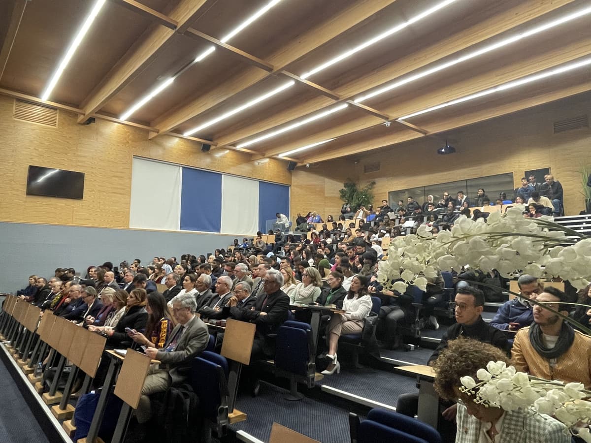 Le Haut représentant de l'UE pour les affaires étrangères, Josep Borrell, se rend à l'UEMF 