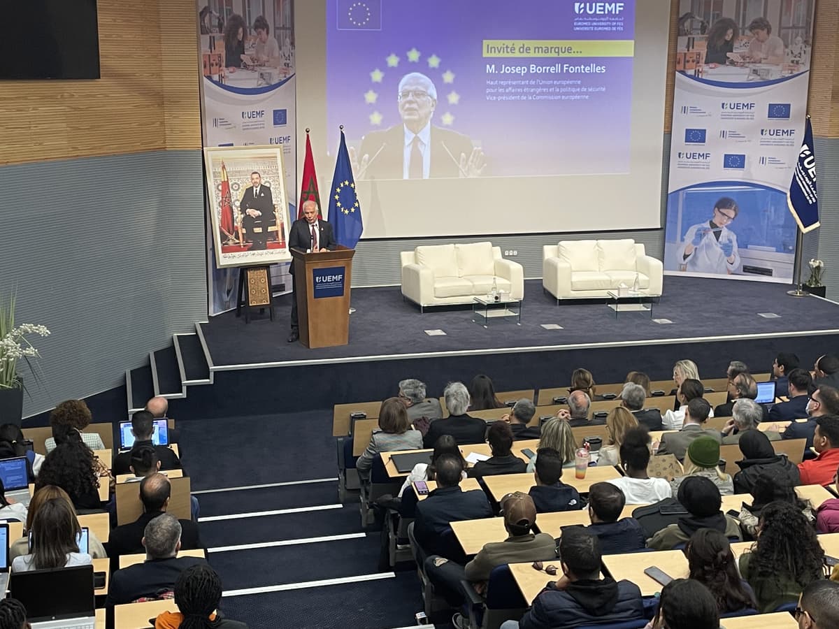 Le Haut représentant de l'UE pour les affaires étrangères, Josep Borrell, se rend à l'UEMF 