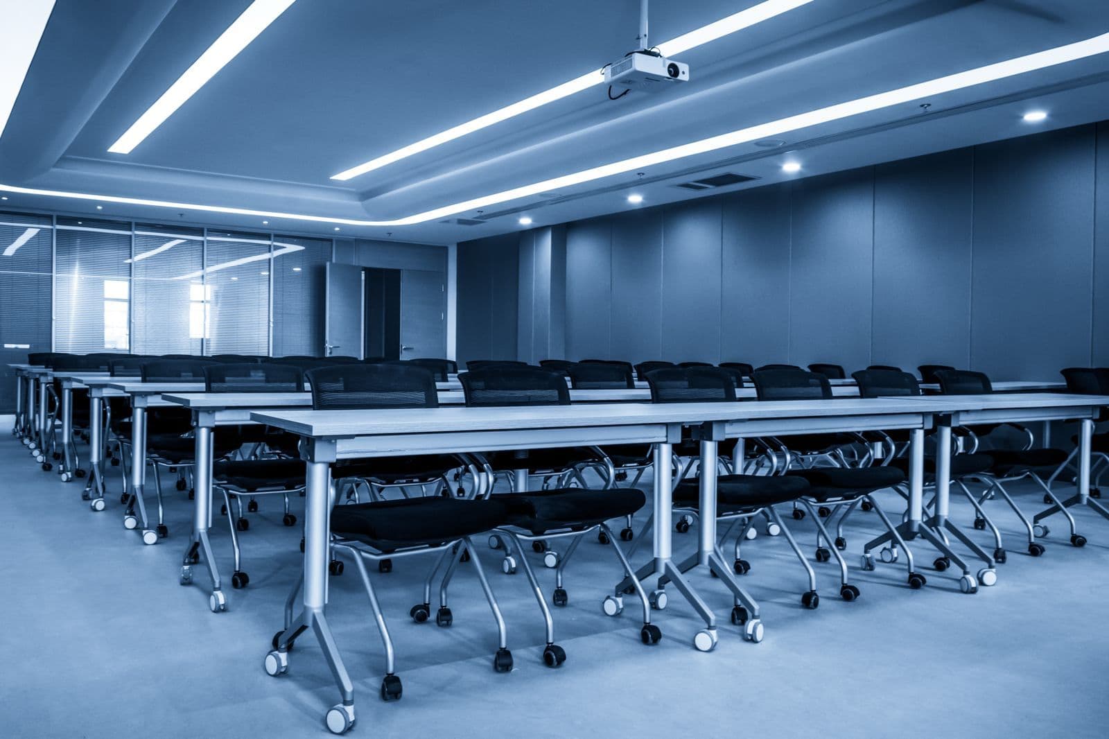 Salles de lecture avec équipements numériques