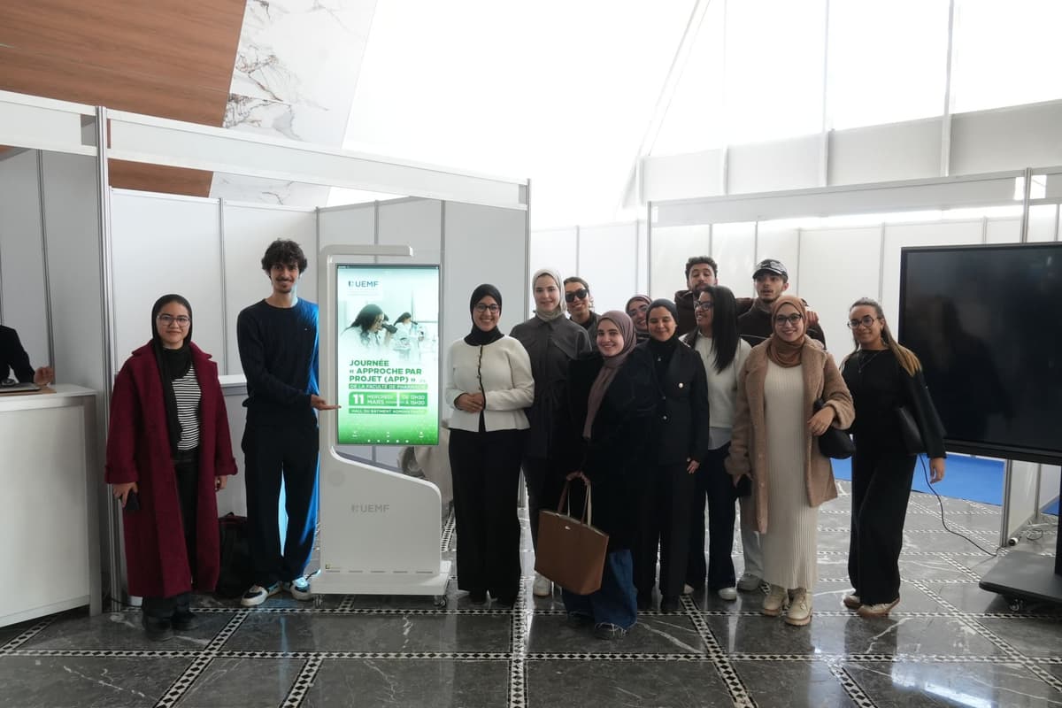 De la théorie à la pratique : les étudiants en pharmacie à l’œuvre