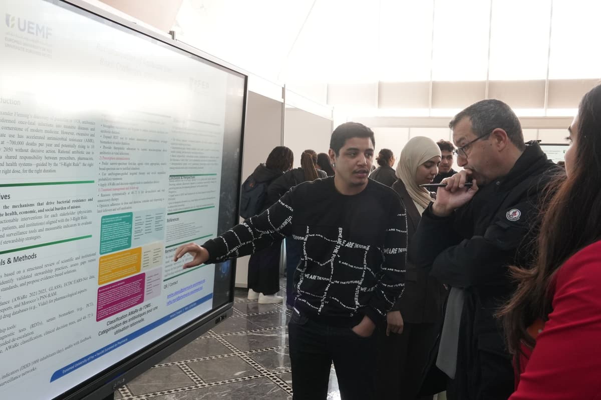 De la théorie à la pratique : les étudiants en pharmacie à l’œuvre