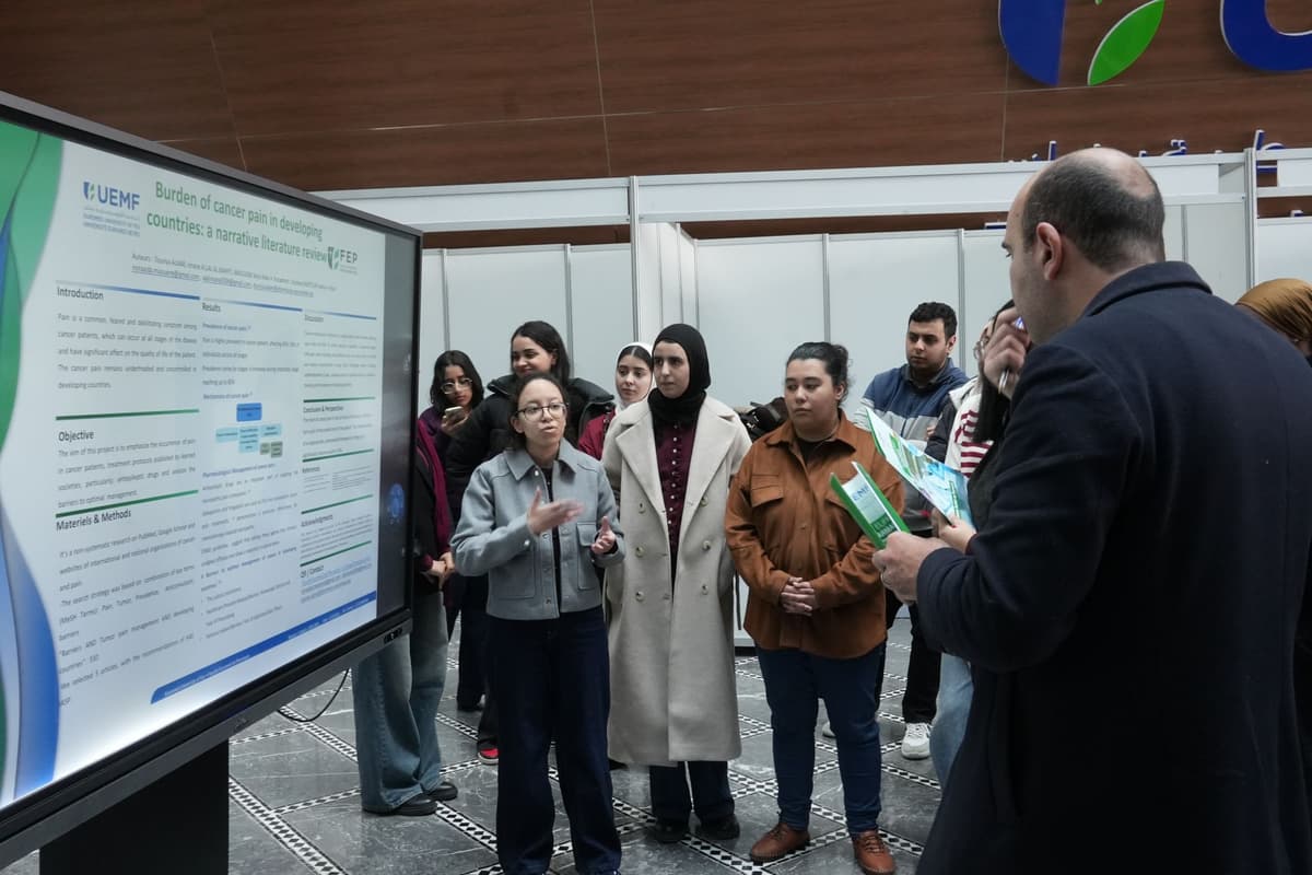 De la théorie à la pratique : les étudiants en pharmacie à l’œuvre