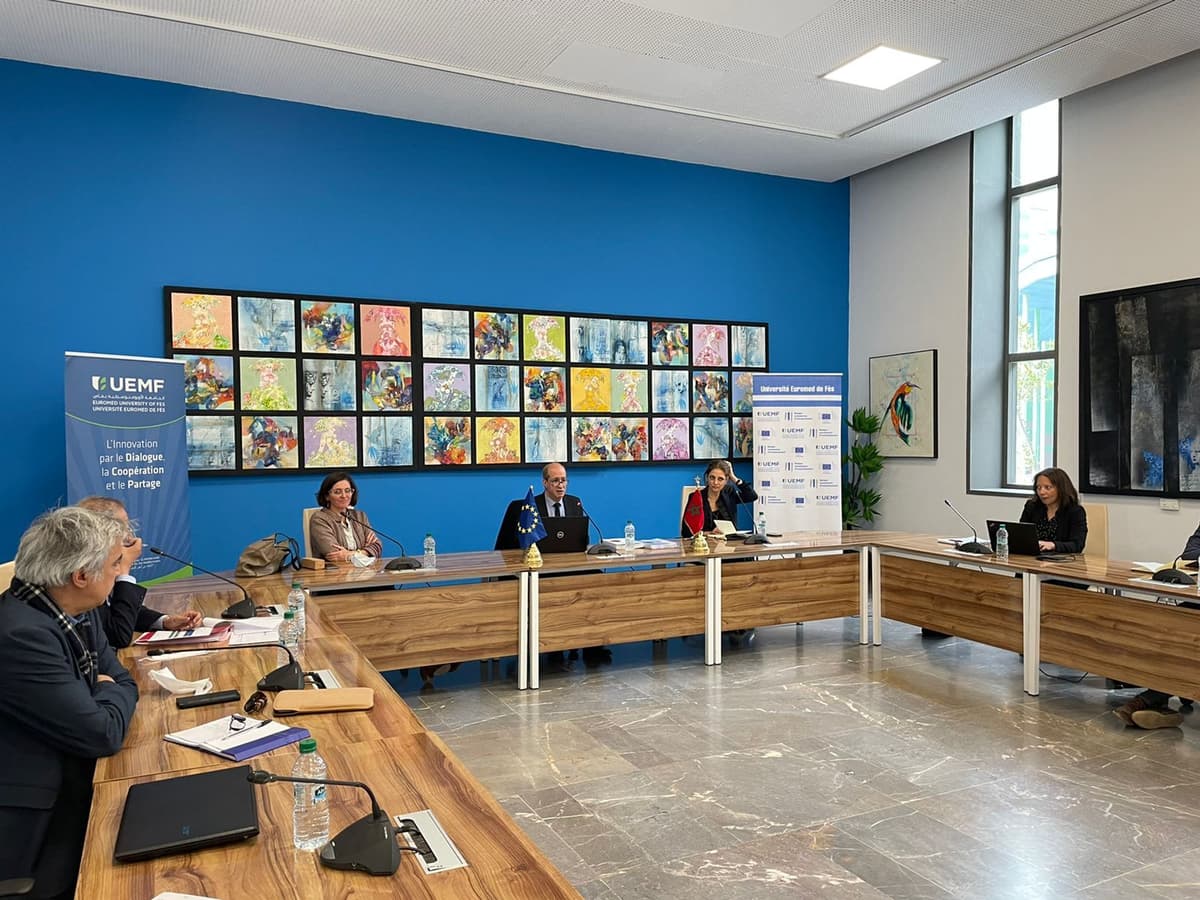 Visite de la délégation de l'Union Européenne et de la Banque Européenne d'Investissement à l'éco-campus de l'UEMF