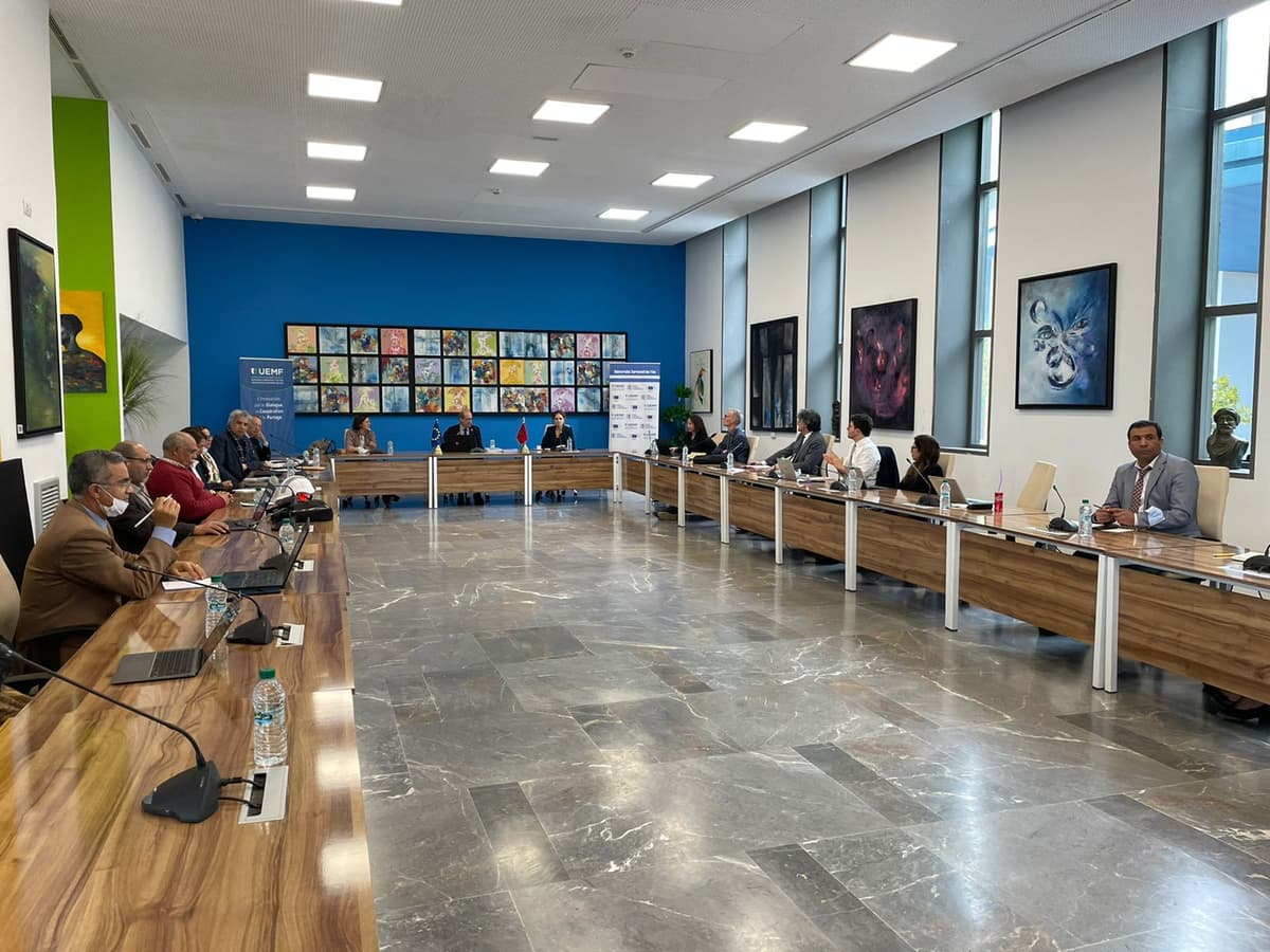 Visite de la délégation de l'Union Européenne et de la Banque Européenne d'Investissement à l'éco-campus de l'UEMF