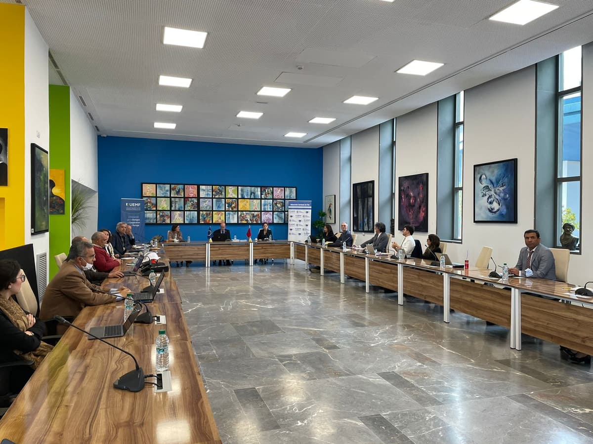 Visite de la délégation de l'Union Européenne et de la Banque Européenne d'Investissement à l'éco-campus de l'UEMF