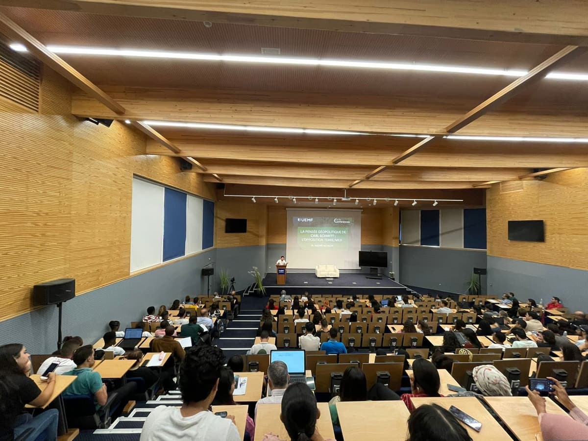 Pr. Rachid Achachi aborde la thématique de la pensée géopolitique de Carl Schmitt : l'opposition terre/mer