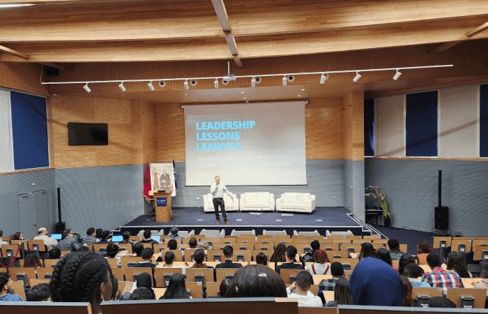 Visite d’une délégation de Pinnacle Teaching Solutions et conférence sur les leçons du leadership