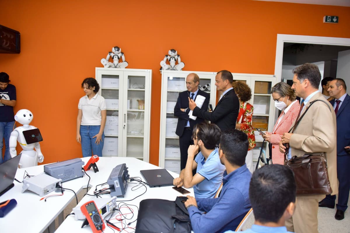 Une délégation composée de l’UE, de la BEI et des Ambassadeurs de l’UE, visite l’UEMF pour un échange inédit avec les étudiants