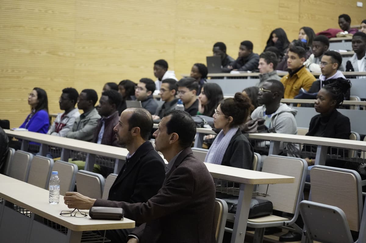 Table ronde : "La loi de finances : cadre juridique et contexte économique"