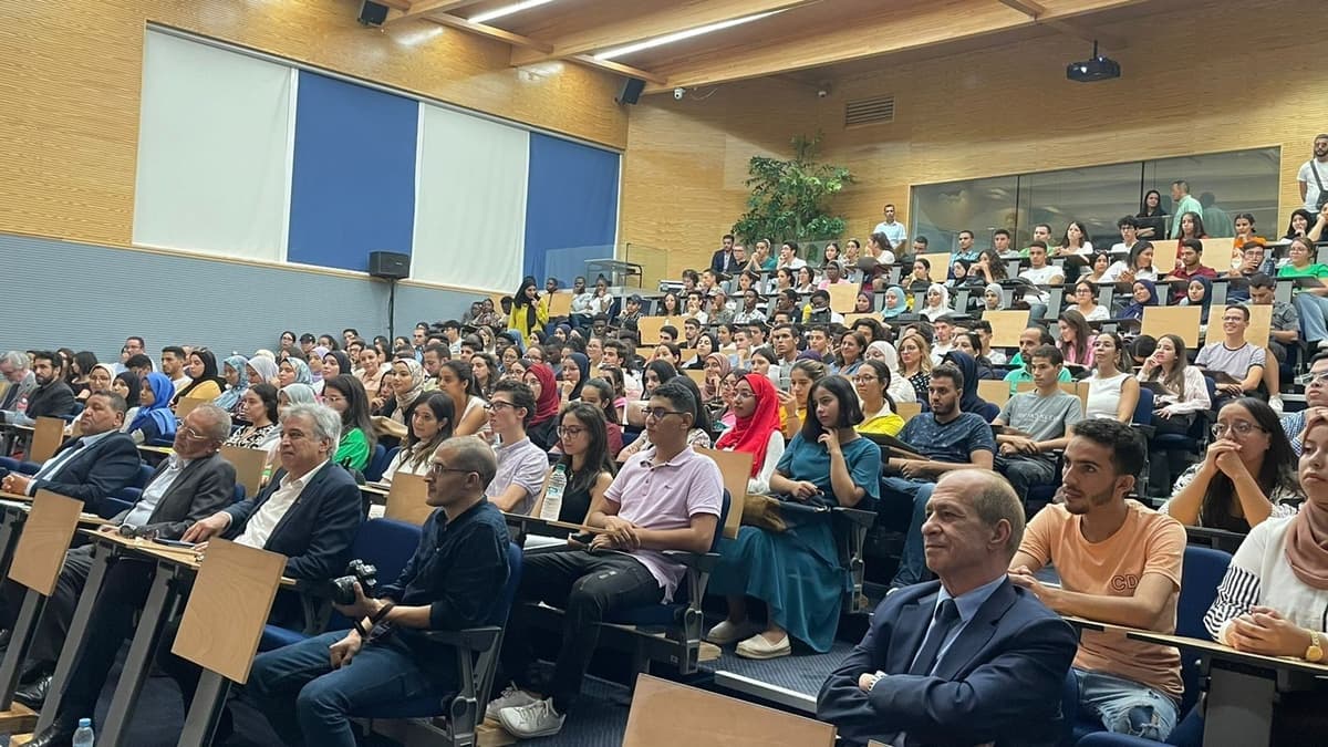 Pr. Rachid Achachi soulève le thème "Spinoza ou la libération par la connaissance" lors de sa conférence à l'UEMF