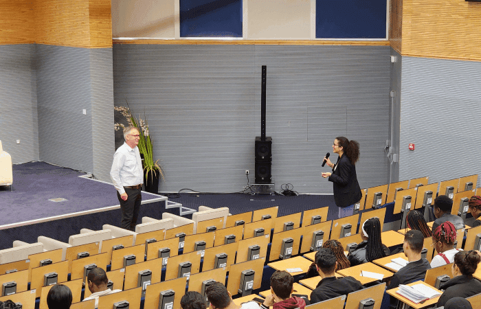 Visite d’une délégation de Pinnacle Teaching Solutions et conférence sur les leçons du leadership